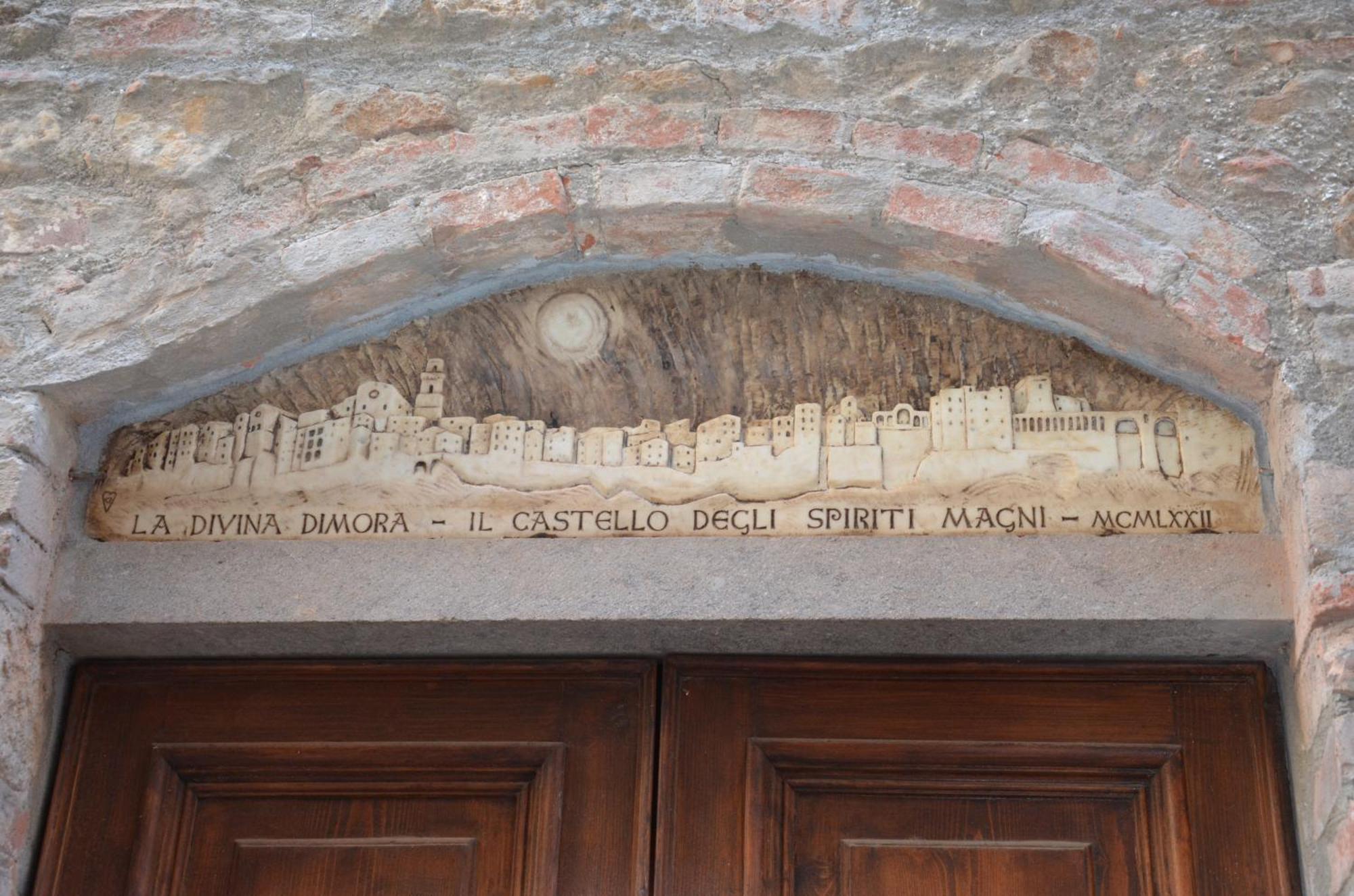 La Divina Dimora Il Castello Degli Spiriti Magni Daire Montepescali Oda fotoğraf