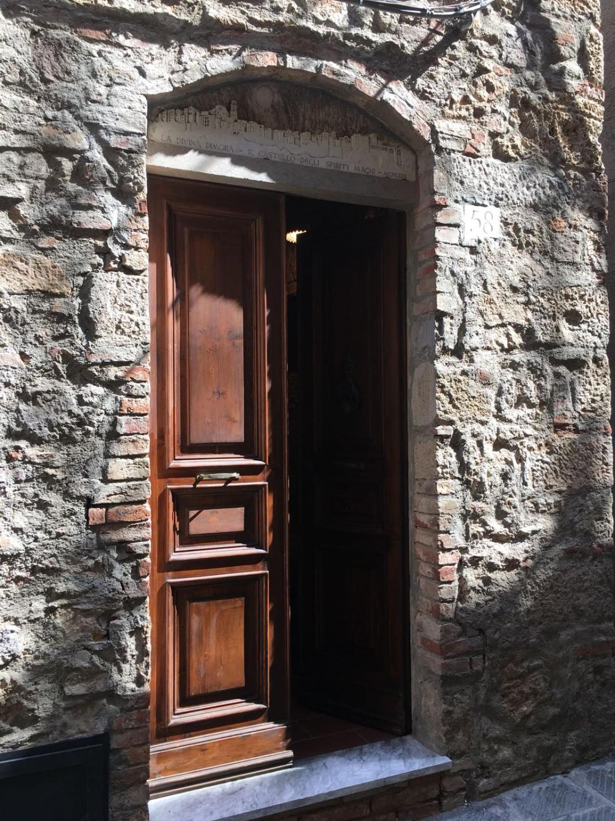 La Divina Dimora Il Castello Degli Spiriti Magni Daire Montepescali Dış mekan fotoğraf